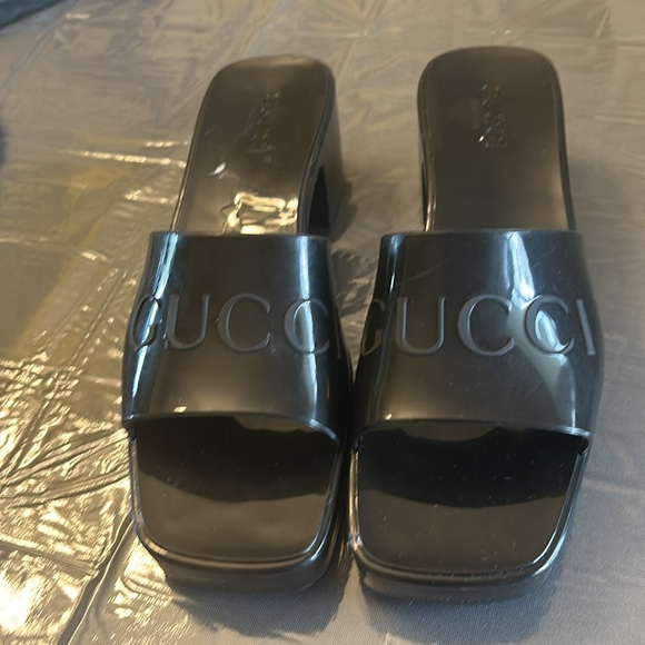Gucci Rubber Mules in great condition - Picture 9 of 11